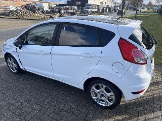 Ford Fiesta 1.0 WHITE EDITION LICHTE SCHADE RIJDBAAR BOUWJAAR 2016 4150 EUR picture 4
