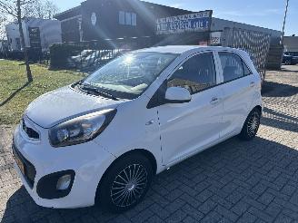 Schadeauto Kia Picanto 1.0 CVVT ECONOMY  AIRCO LICHTE SCHADE! BOUWJAAR 2014 2150 EURO 2014/2