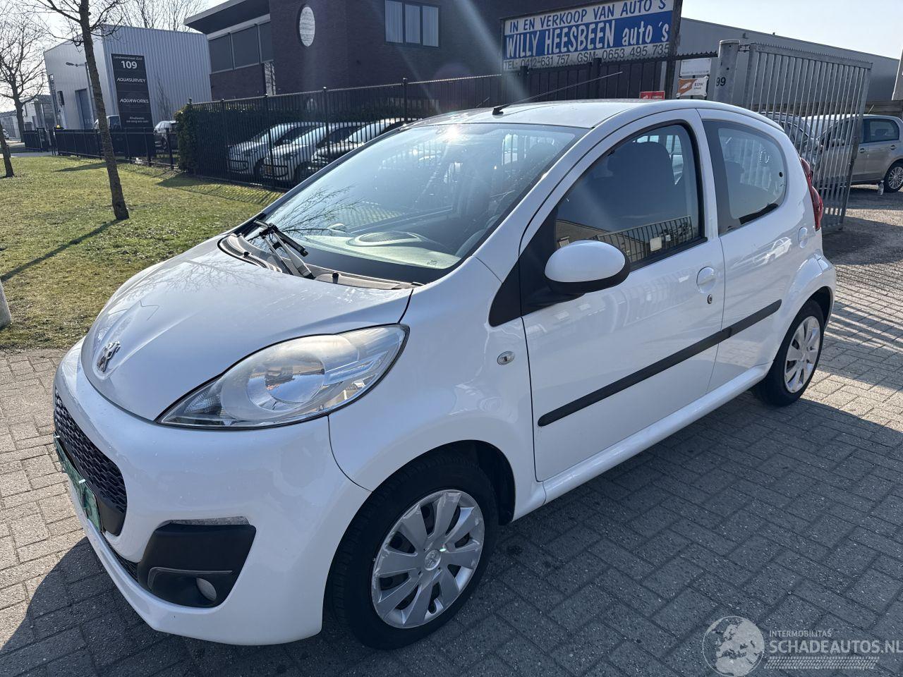Peugeot 107 1.0 ACTIVE RIJDBAAR 104000 KM BOUWJAAR 2014 SCHERP 2200 EURO