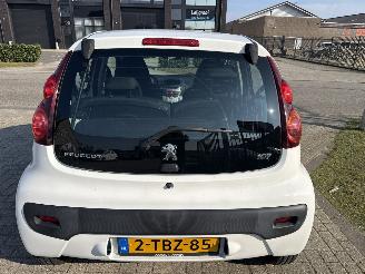 Peugeot 107 1.0 ACTIVE RIJDBAAR 104000 KM BOUWJAAR 2014 SCHERP 2200 EURO picture 3
