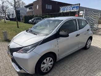 Coche accidentado Toyota Aygo 1.0 VVT-iX-FUN LICHTE SCHADE! BOUWJAAR 2017 122000KM 4999 EURO 2017/11