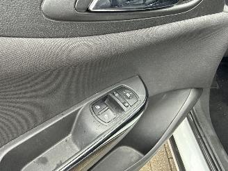 Opel Corsa-E 1.4 EDITION RIJDBAAR BOUWJAAR 2016 78144 KM  4999 EURO picture 7
