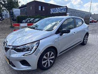 uszkodzony samochody osobowe Renault Clio 1.0 90 EQUILIBRE BOUWJAAR 2023  67945 KM VASTE PRIJS 8900 EURO 2023/4