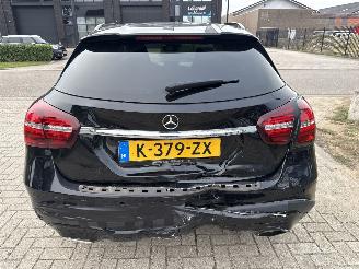 Mercedes GLA 180 122 PK RIJDBARE ACHTERSCHADE! 2019 70133 KM 10999 VAST! picture 3
