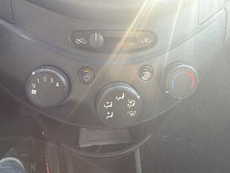 Chevrolet Spark 1.0 16V LS AIRCO BOUWJAAR 2011  VASTE PRIJS 750 EURO picture 10