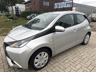 Schadeauto Toyota Aygo 1.0 VVTi X_PLAY 96517 NAP BOUWJAAR 2015 RIJDBAAR 4999 EURO 2015/2