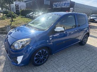 krockskadad bil auto Renault Twingo 1.2-16V COLLECTION GEBRUIKERSPOREN! BOUWJAAR 2011 999 EURO 2011/1