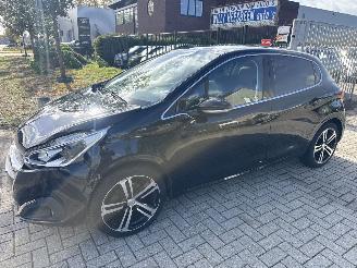 Avarii autoturisme Peugeot 208 1.2 GT-LINE AUTOMAAT PANO RIJDBAAR BOUWJAAR 2016  5600 EURO 2016/11