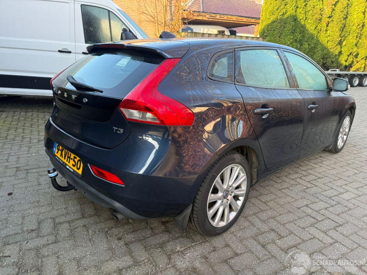 Volvo V-40 1.6 T3 KINETIC