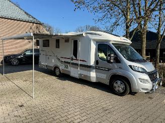 skadebil camper Fiat Camper ADRIA CORAL PLUS S 670SL AIRCO LENTGE BEDDEN TUSSEN DEUR 2016/10