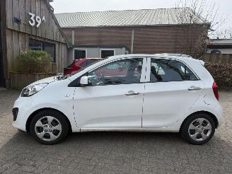 Kia Picanto 1.0 5DRS AIRCO NAVI NAP picture 3