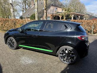 skadebil auto Renault Clio E-TECH HYBRID NL AUTO NIEUWE AUTO 2025/10