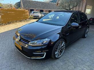 Schadeauto Volkswagen Golf 1.4 GTE PANO NL AUTO 2015/11