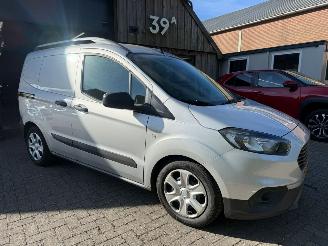 damaged commercial vehicles Ford Transit Courier Van COURIER 1.5TDCI NAP AIRCO PDC 2022/12