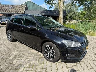 uszkodzony samochody osobowe Volkswagen Golf 1.6 TDI AUT ALLSTAR NAVI NETTE AUTO 2016/11