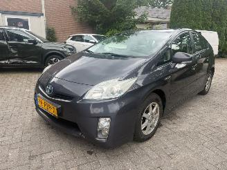 damaged passenger cars Toyota Prius 1.8 HYBRID 2011/4