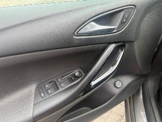 Opel Astra SPORTS ELEGANCE 1.2 LUXE UITVOERING LEDER NAVI KEYLES STOELVERWARMING picture 18