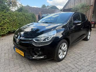 Unfallwagen Renault Clio 1.2 TCE LIMITED AIRCO NAVI CRUISE 2017/8