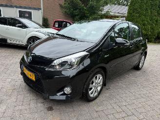 krockskadad bil auto Toyota Yaris 1.5 HYBRID 81000KM NAP AIRCO NAVI CAMERA 2014/1