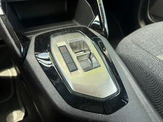 Peugeot 208 1.2 HYBRID 110 E STYLE picture 22