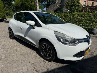 Schadeauto Renault Clio 1.5DCI 5DRS AIRCO NAVI 2015/7