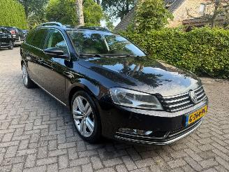 Voiture accidenté Volkswagen Passat 2.0 DSG LEER PANO 2011/1