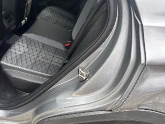 Volkswagen T-Roc 1.5 TSI R-LINE AUTOMAAT NIEUWSTAAT picture 13