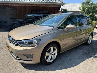 Vaurioauto  passenger cars Volkswagen Golf Sportsvan 2.0 TDI AUTOMAAT HIGHLINE NAVI CAMERA 2015/2
