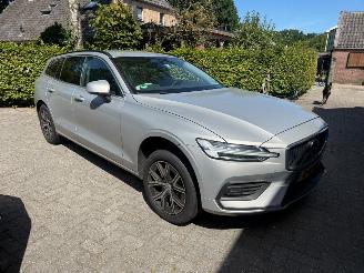Unfallwagen Volvo V-60 2.0 B3 CORE NL AUTO KM NAP 2022/10