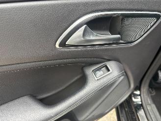 Mercedes Cla-klasse 200D AMG AUT! PANO LEER picture 15