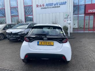 Vrakbiler auto Toyota Yaris Yaris IV (P21/PA1/PH1), Hatchback, 2020 1.5 12V Hybrid 115 2021/9
