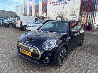 Mini Cooper SE YOURS 33 KWH ALLEEN DAK + VOORRUIT SCHADE picture 2