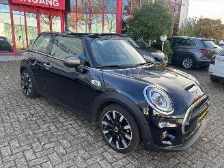 Mini Cooper SE YOURS 33 KWH ALLEEN DAK + VOORRUIT SCHADE picture 5