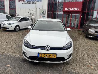 uszkodzony samochody osobowe Volkswagen Golf E-GOLF 2020/11