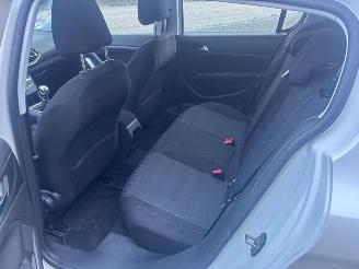Peugeot 308 1.6 THP ACTIVE picture 10