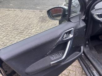 Peugeot 2008 1.2 81 KW AUTOMAAT picture 16