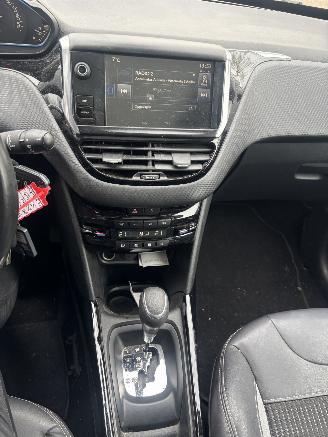 Peugeot 2008 1.2 81 KW AUTOMAAT picture 14