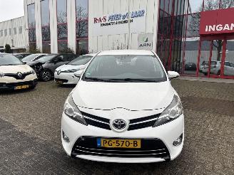 uszkodzony samochody osobowe Toyota Verso 1.6 VVT-I DYNAMIC 7 PERSOONS 2016/1