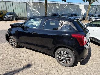 Vrakbiler auto Suzuki Swift Swift (ZC/ZD), Hatchback 5-drs, 2017 1.2 Dual Jet 16V Smart Hybrid 2021/2