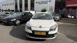 Schadeauto Renault Mégane 1.5 DCI AUTOMAAT SCHADE AAN DORPEL 2013/4