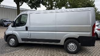 Peugeot Boxer 435 2.2 BlueHDi 140 L2H1 Zwaar Premium picture 3