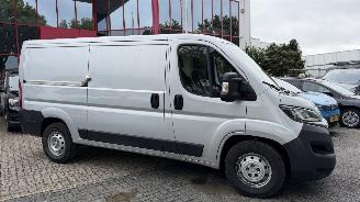 Peugeot Boxer 435 2.2 BlueHDi 140 L2H1 Zwaar Premium picture 8