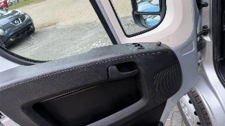 Peugeot Boxer 435 2.2 BlueHDi 140 L2H1 Zwaar Premium picture 15