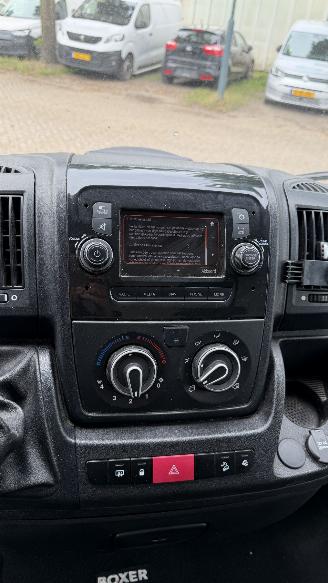 Peugeot Boxer 435 2.2 BlueHDi 140 L2H1 Zwaar Premium picture 14