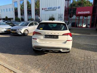 Coche siniestrado Skoda Kamiq Kamiq, SUV, 2019 1.0 TSI 12V 2020/4