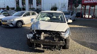 Unfallwagen Hyundai I-10 1.0 Comfort Smart 5-zits AUTOMAAT 2024/2