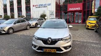Vaurioauto  passenger cars Renault Mégane 1.2 TCE ZEN 2018/4