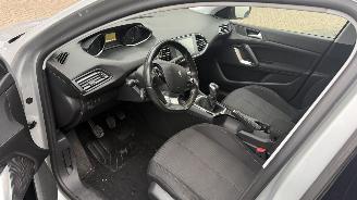 Peugeot 308 1.2 E-THP BLUE LEASE picture 11