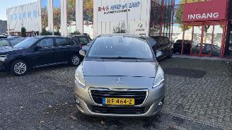 Damaged car Peugeot 5008  2016/2