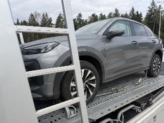 krockskadad bil auto Volkswagen T-Roc 1.5 e-TSi DSG Goal. Nieuwste model 2026/1